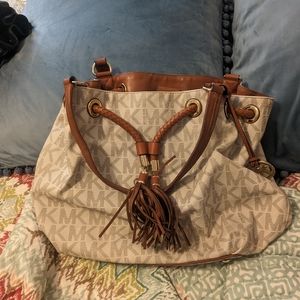 Hand bag